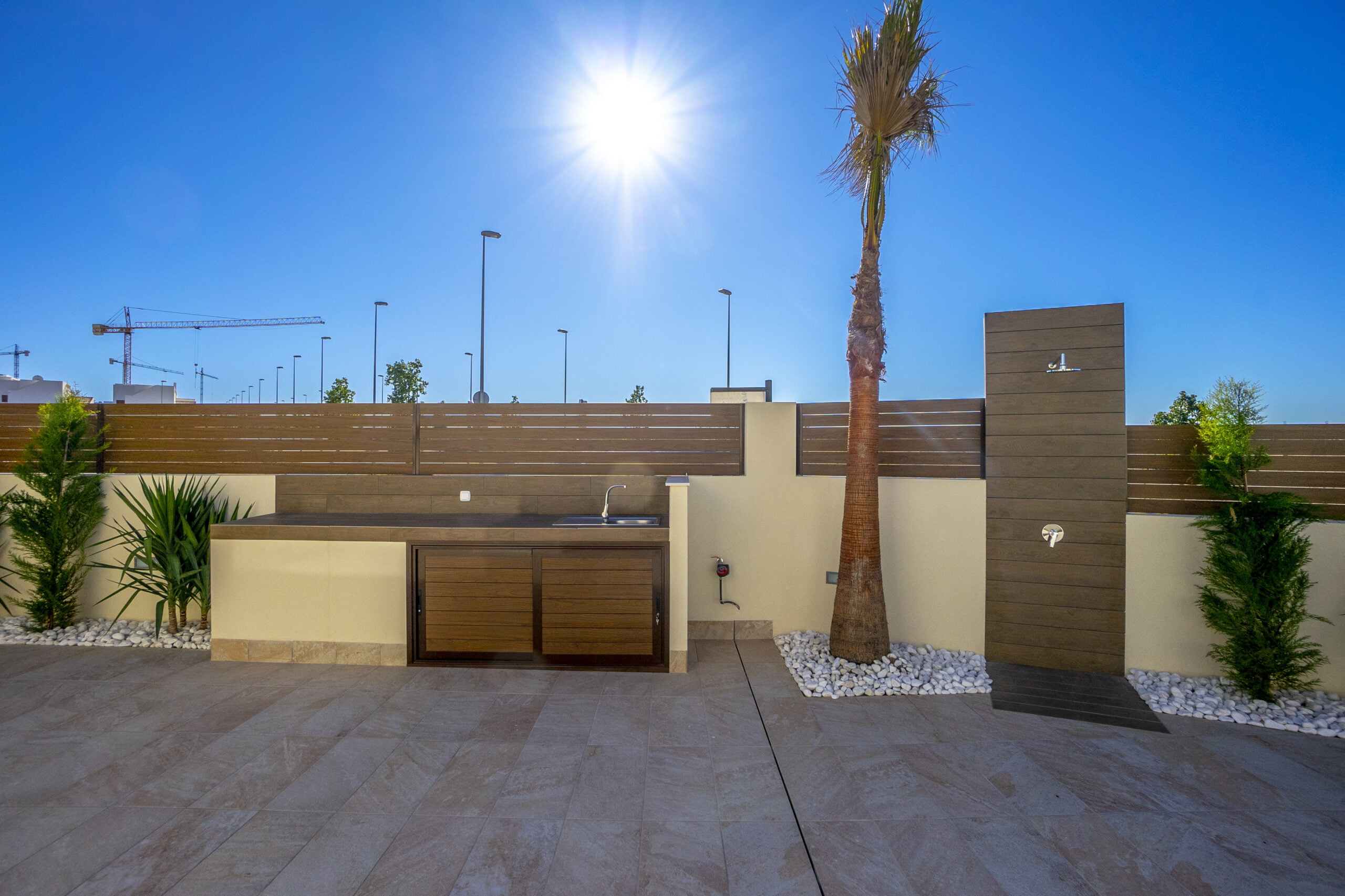 Residencial Azahar 1 - outside kitchen and pool shower