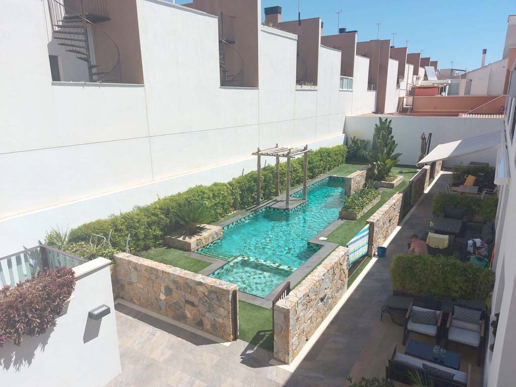 Apartments Lucinda - Communal Pool Area p2